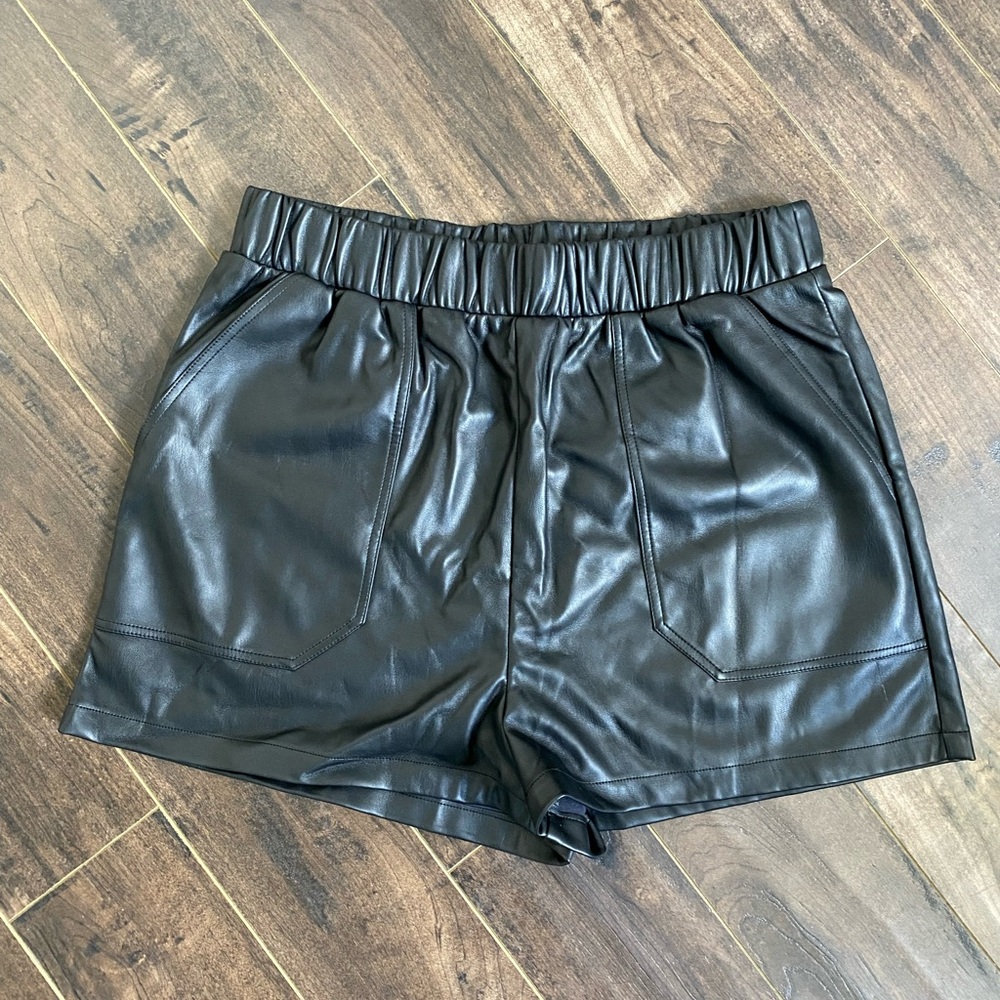 Steve Madden Faux The Record Short